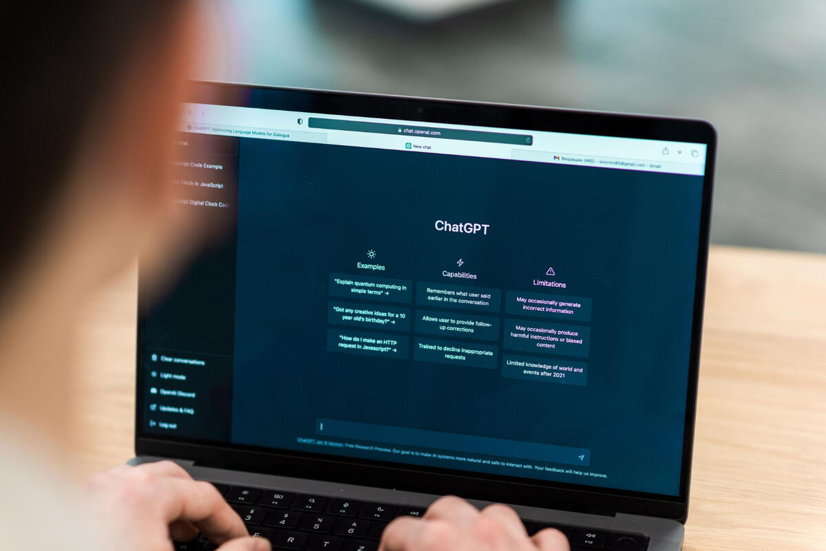 Top 10 Most Asked Prompts for AI Chatbots: Examples and Applications
